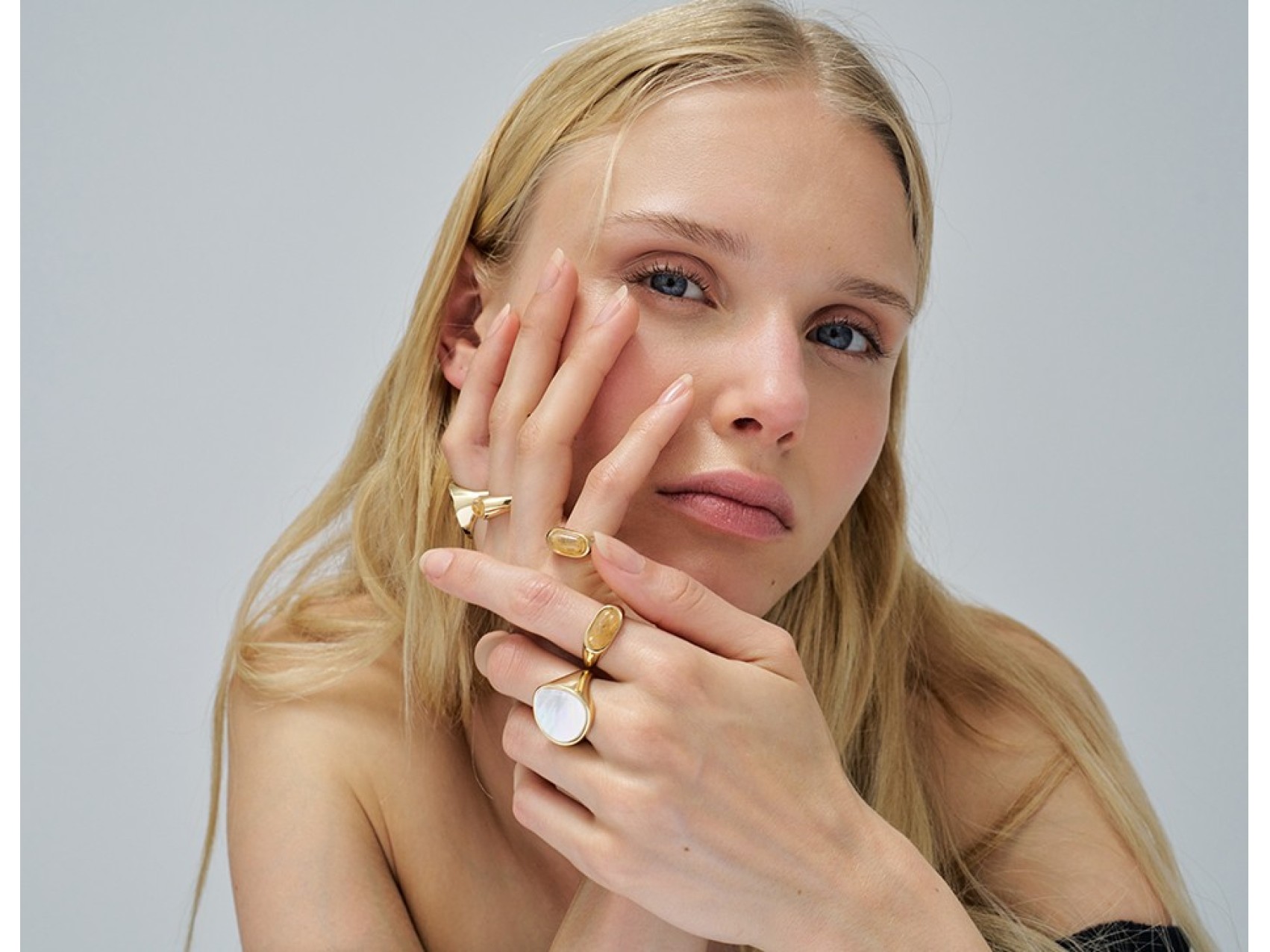 VERSTELLBARER RING MIT STEIN