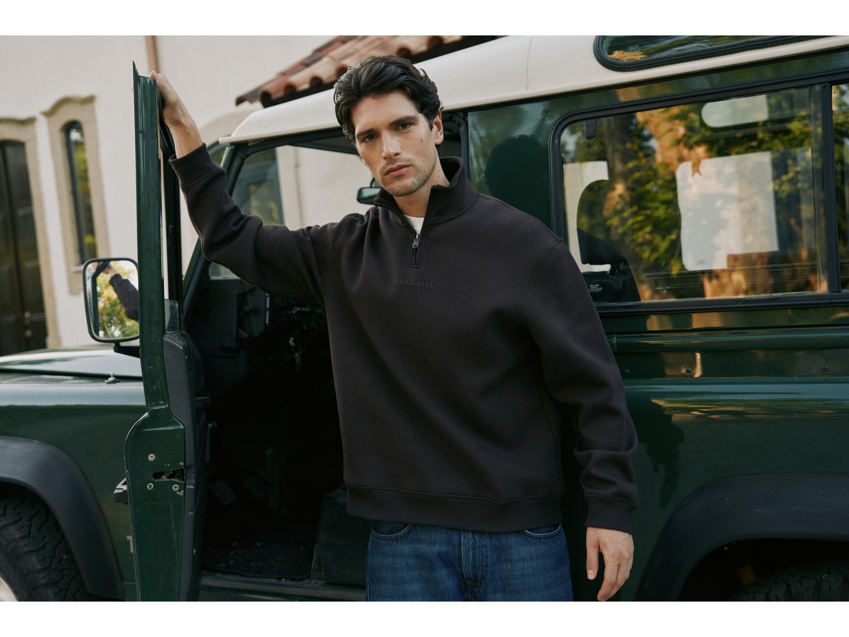 SWEATSHIRT � DEMI-ZIP